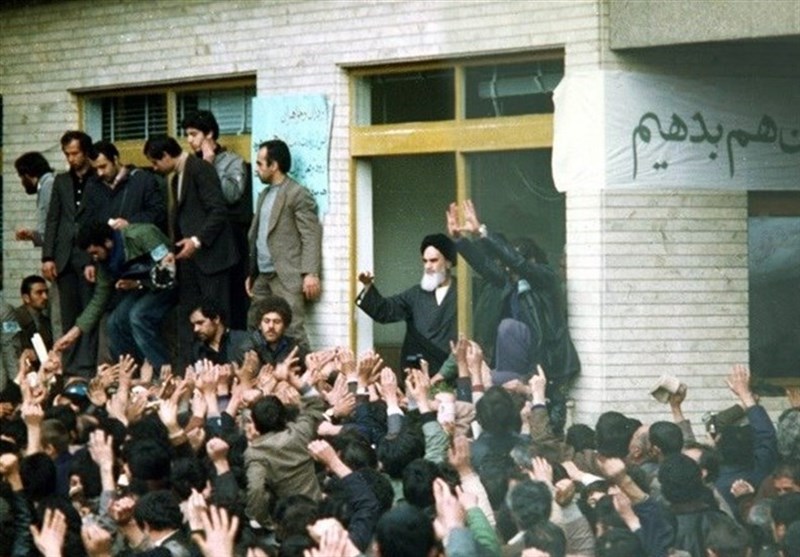 توجه به تاریخ، برگ برنده‌ امام خمینی (ره) بود