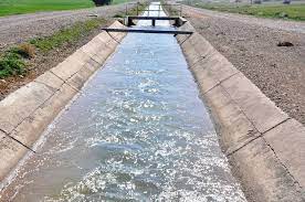 احداث 2100 متر کانال آبیاری کشاورزی در همدان