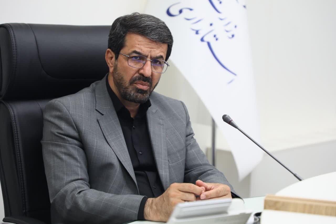 پایان ۳۰ سال انتظار در کوی خاتم / صدور سند هدیه استاندار به مردم همدان