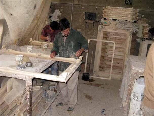 سکون چکش‌های قاب‌سازی در روستای کاج رزن
