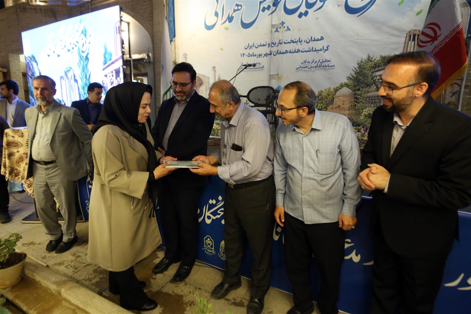 رونمایی از کتاب «دالان» (پیوند نسل‌ها)