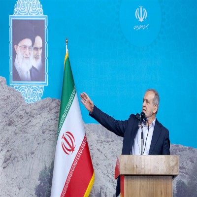 با وحدت، همدلی و درایت رهبر انقلاب از بحران‌ها سربلند بیرون خواهیم آمد