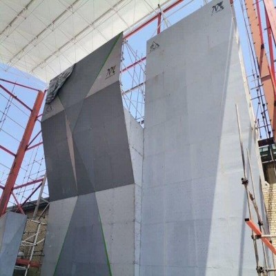 پیشرفت 70 درصدی دیواره سنگنوردی کرمانشاه