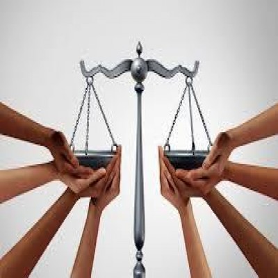 حاکمیت قانون و نگاه به رفاه مردم اولویت مجلس باشد