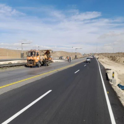 اجرای بیش از 2000 کیلومتر خط‌کشی در راه‌های استان همدان