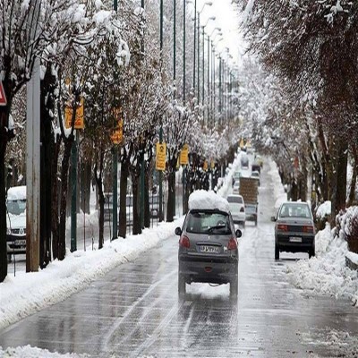 بارش برف و وزش شدید باد در راه آسمان همدان