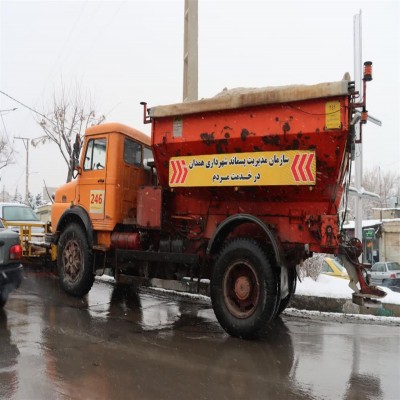 آمادگی 150 دستگاه ماشین‌آلات و 750 نیرو در عملیات برف‌روبی همدان